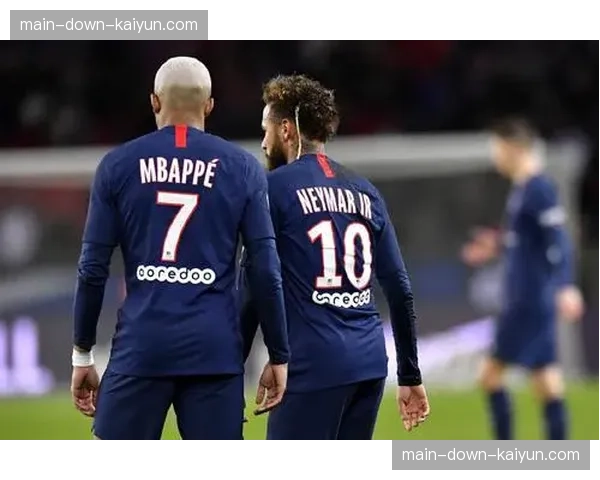 战术板：复盘勒沃库森如何用高位逼抢扼杀对手反击